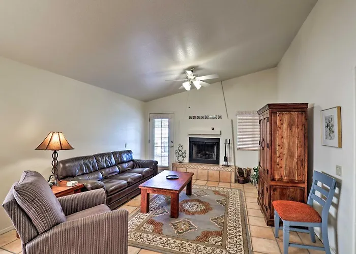 Area House W/ Pool Access & Mountain Views! Holiday home Tucson