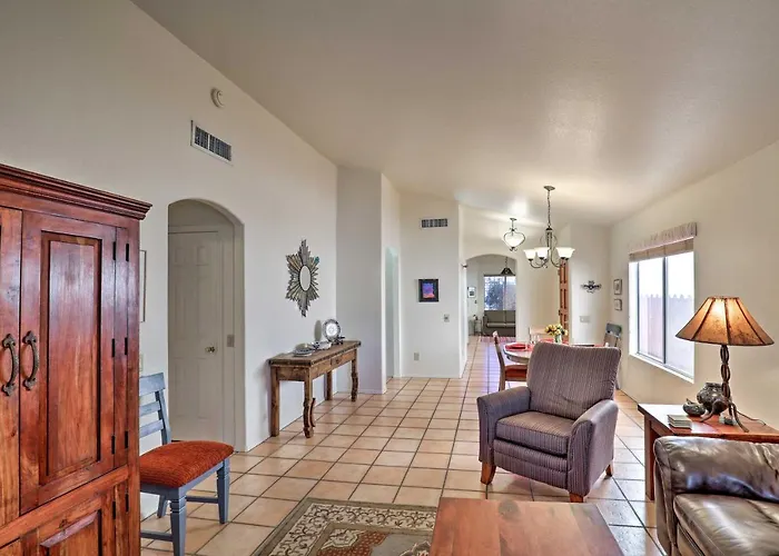 Area House W/ Pool Access & Mountain Views! Holiday home Tucson